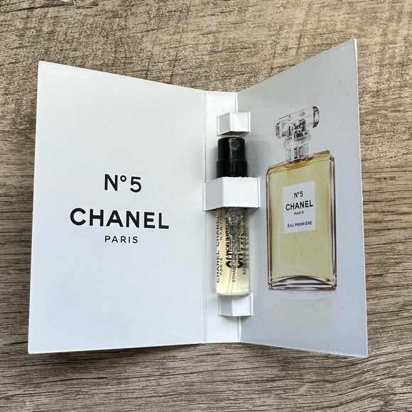 Chanel No 5 Paris EAU PREMIERE Perfume Sample Spray Travel Vial 1.5ml/0.05 fl oz - Picture 1 of 2